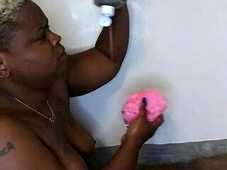 ebony milf masturbates with fingers in wet bath time 😏