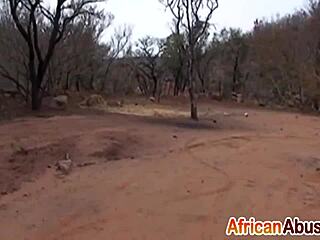 Horny african babe blows white cock in car 😍