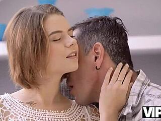 สาวรัสเซีย18+ Marina Visconti ขย่มควยชายชราดุเดือด VIP4K