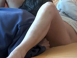 Mamă vitregă frumoasă imploră pula mare în pizdă și cur