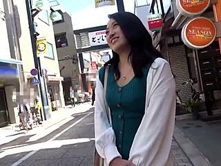 Oh, That Cum Overflowing from Her Pussy! Asian Amateur Delights in Riding, Doggy, Missionary!