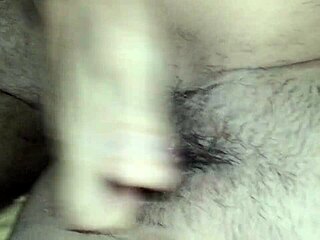 Sleduj, ako táto žena dostáva tvrdú masturbáciu v intenzívnej relácii. Berie každý kúsok surovej akcie!