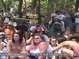 Wild wives flash at Nudes a Poppin event