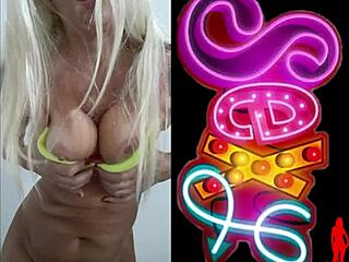 Mature model poses in lingerie webcam