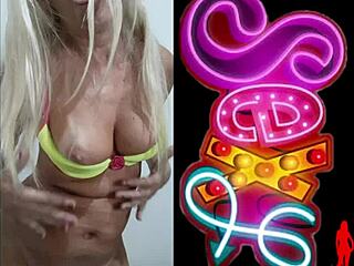 Mature model poses in lingerie webcam