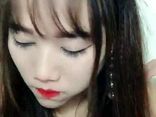 Vietnamese girl on Uplive talkshow livestream showing off sexy moves