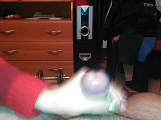 this amateur video from november 2014 shows a casual handjob session