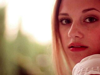 Lily Reinhart in Wichs-Challenge-Kompilation