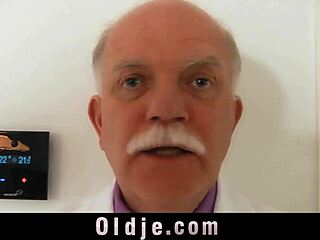 Стари мајордом пружа интензивно задовољство младој господарици