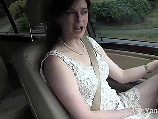 Amateur Savannah Sly Reaches Climax in Car