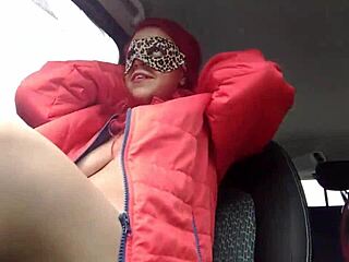 w eedhotsama se desnuda en el uber y se baja desnuda a caminar part1