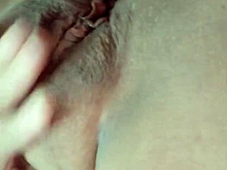 cuzinho gostoso teasing with subtle curves