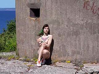 Damn! Naked Russian babe travels fully exposed in public!