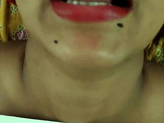 Индийская девка заглатывает монстр хуй в хардкор групповом кремпае