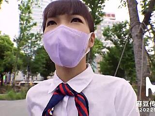 Xia Yu Xi gets picked up on the street for oral sex and cumshot