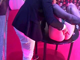 How does Zenda Sexy handle big dick in public romantic sex?