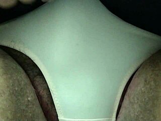 Testando calcinhas e mandando mais vídeos pros comentários quentes