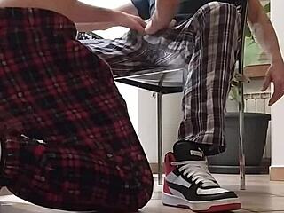 Pompa Mentre Il Mio Alpha Fuma Un Sigaro Per Rilassarsi Parte 1