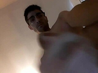 Solo En Casa Masturbando