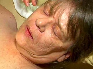 German milf Birgit squeezes last cum from Jürgen's cock