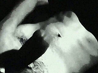 Joven chileno se corre mientras gime, ¿quieres verlo?