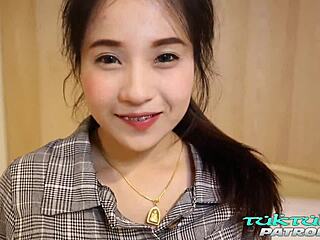 Tuktukpatrol Thaise rebel hunkert naar echte lul voor hardcore creampie actie!