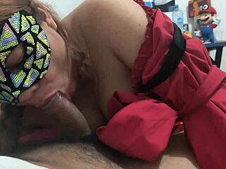 Me novio me coge vestida de pirata en faldita y por atr�s le doy una buena chupada con garganta profunda la sent� hasta la garganta