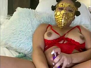 Masked freak dirty talk as she makes her pussy cum