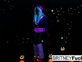 2 hot blondes share halloween fun 😈