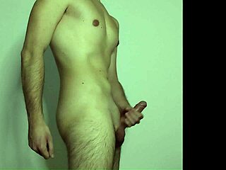 Watch this young girl masturbate on webcam 😍