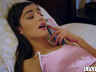 Student geniet geheime neukpartijen met koppel op vakantie