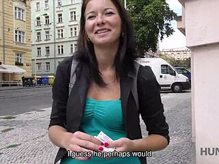 Hunt4K Cuckold nézi, ahogy a ribanc barátnője keményen megbaszódik a szeretőjétől