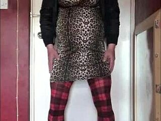 Bisexual Crossdresser Cums Quickly