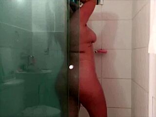 Hellen Almeida says, 'Take that bath with me'