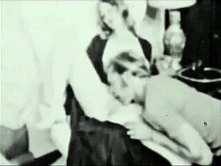 Не могу да верујем да ово делим, али секси маћехине ретро мисли ме потпуно збуниле. Њена длакава пица... вау!