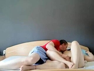 Hey beau-fils, on partage le lit avec maman ce soir ? 😴