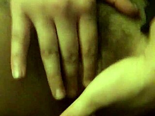 Exploring my girlfriend's vagina