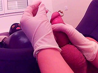 Herregud, första gången nål-piercing på kuk i tight bondage!