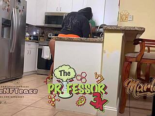 behind the scenes with divine at hipknockerz com