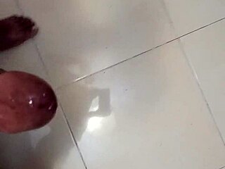 Hey, watch me masturbate with my verga