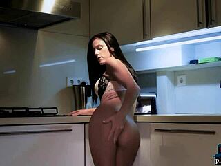 does this brunette milf fuck her pussy with dildo?