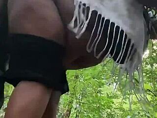 太った濡れたマンコでチンポ中出し