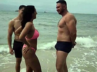 met two hotties at beach, got wild 😜