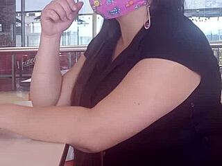 Ups, napačna luknja za milfko v trgovini, domači anal se konča s semenom v riti