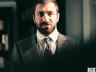 Tiffany Watson cea sexy îi curăță pantalonii și pula băiatului