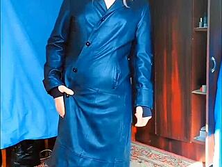 sissy crossdresser rides with big ass in webcam show