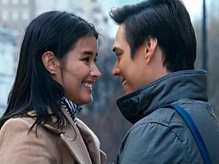 Enrique Gil and Liza Soberano Kissing Intensely