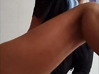 Mexicana bonita stops me with her feet for the verga 😏