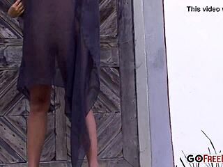 Bodyguard is her favorite movie with blonde outdoor solo