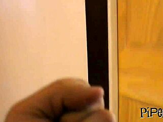 babe with tattoos getting banged on the floor sideways 😏